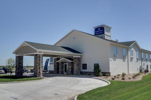 Cobblestone Inn & Suites-Kersey - Hotel