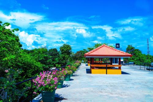Centauria City Hotel - 정원