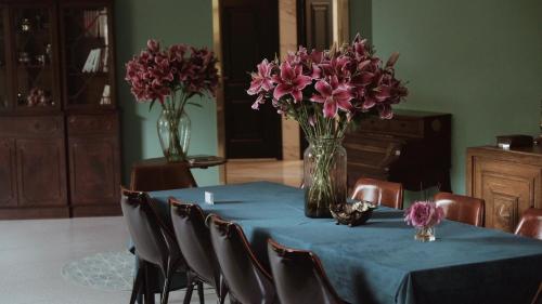 Moon and Chalice in Kunming