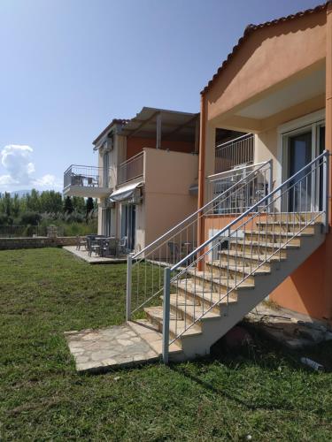  Lighthouse Apartments, Pension in Chiliadou