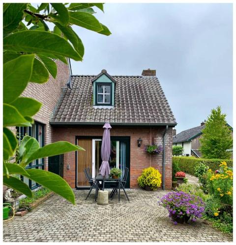 Huis in de natuur in Epen
