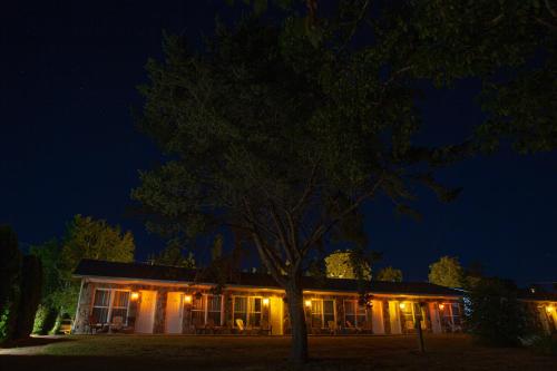 Motel Double Room with 2 Double Beds