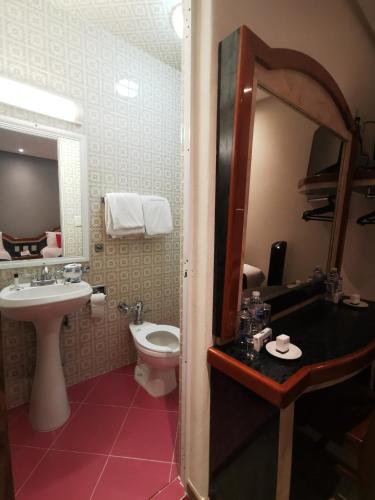 Bathroom, Hotel Monarca in Condesa-Roma