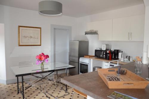 Gite La Maison Blanche Familiale Château La Roche Racan (Gite La Maison Blanche Familiale Chateau La Roche Racan) in Saint-Paterne-Racan