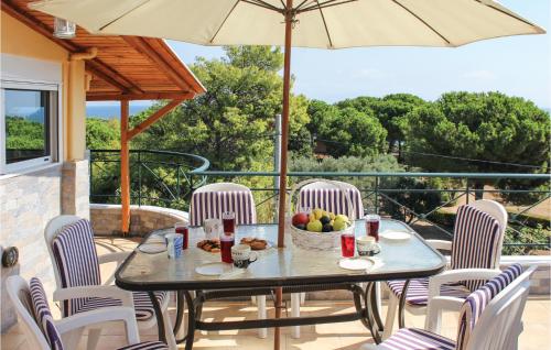  Amazing home in Nea Makri w/ 4 Bedrooms in Nea Makri