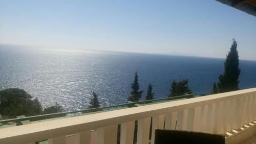  Apartments Dragomil - beautiful sea view, Pension in Sveta Nedelja