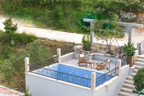Villa Suzi1 - with pool - image 5