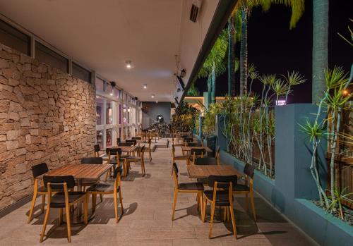 Palms Hotel - image 5