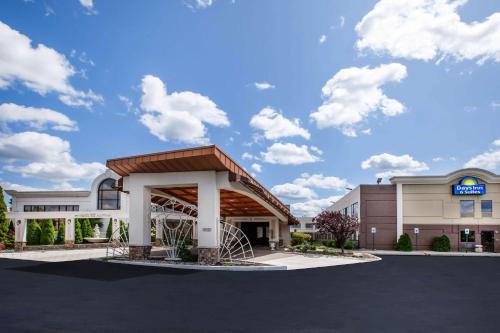 . Days Inn & Suites by Wyndham Rochester Hills MI