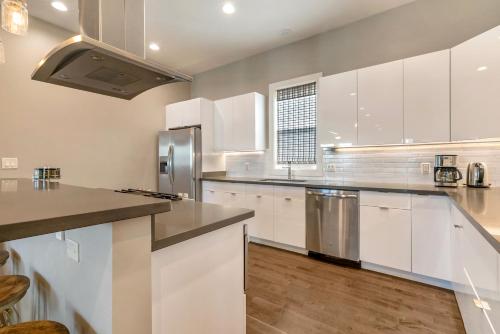 Stunning Villas with Modern & Open Layout - image 9