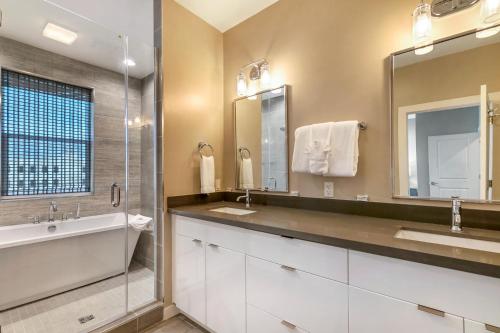 Private Living Villa Near City Hot Spots - New Orleans, LA
