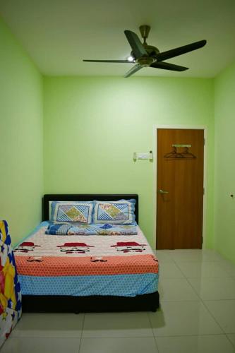 a bed in a room with a blue wall, Sky Mirror Homestay in Kuala Selangor