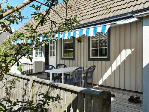 Three-Bedroom Holiday home in Lysekil 4