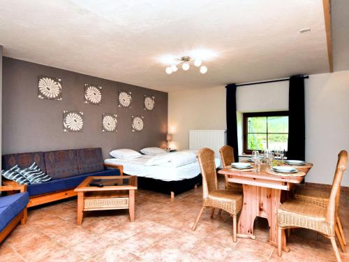  Luxurious Holiday Home in Saint Vith with Terrace in Heuem