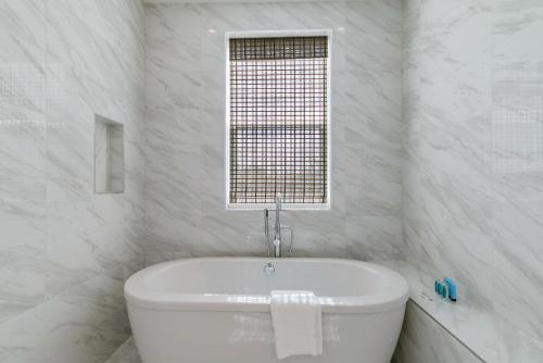 New Orleans Townhouse Near City Attractions - image 12
