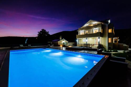 5 bedroom Villa between Split and Trogir - Accommodation - Kastel Novi