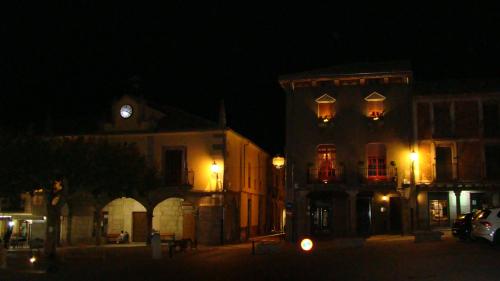 CASA RURAL PIEDRAHÍTA ( ART DÉCO )
