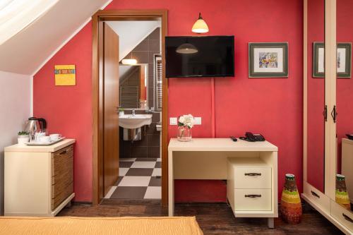 Grand Hotel - image 3