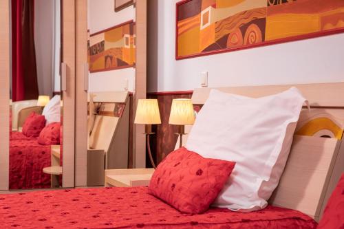 Grand Hotel - image 4