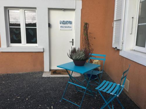 vhod, Bleu Bambou au bord du lac in Hauterive