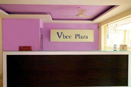 V bee Plaza