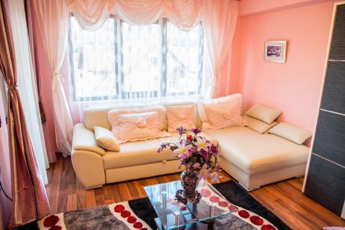 Family Room (2 Adults + 2 Children)