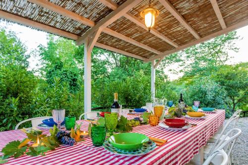 Зручності, Villa Pongina with private pool in Монтеваркі
