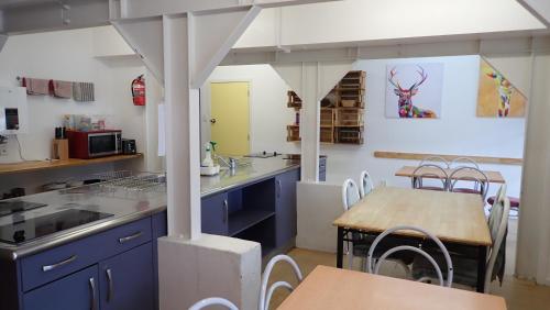 Kitchen, Centabay Lodge and Backpackers in Paihia