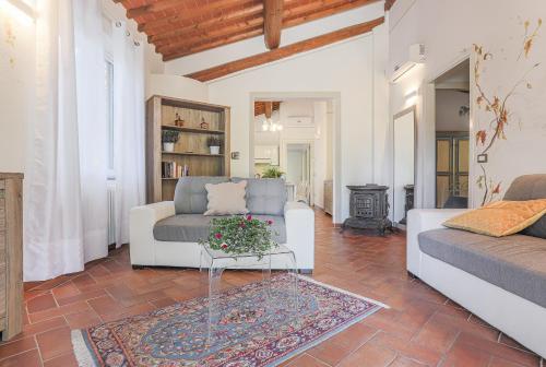 Villa Pongina with private pool in Монтеваркі