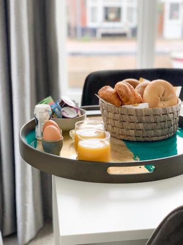 Ételek és italok, b&b het Herenhuys aan de historische gracht van Kollum in Kollum