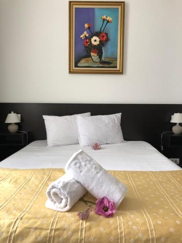 London Hotel - image 6
