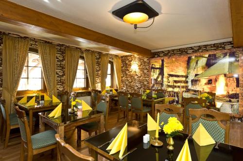 酒吧/高級酒吧, 舒梅德鄉村酒店 (Landhotel Zur Schmiede) in 格赫倫-萊賓