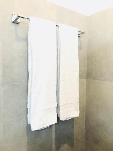 Deluxe Double Room with Balcony image 10