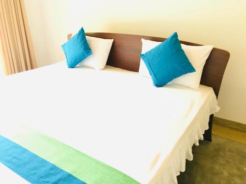 Deluxe Double Room with Balcony image 5