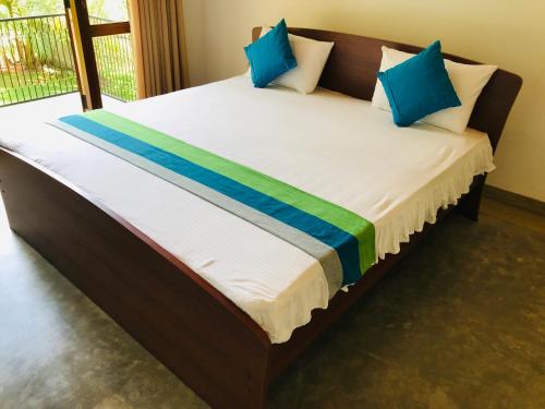 Deluxe Double Room with Balcony image 2