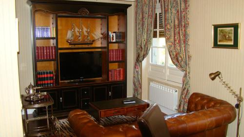 CASA RURAL PIEDRAHÍTA ( ART DÉCO )
