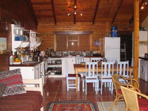 CHARMING BEACH BUNGALOW in Cape St. Francis