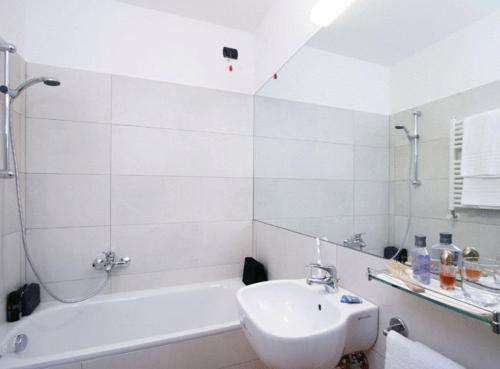 Hotel Mary - image 14