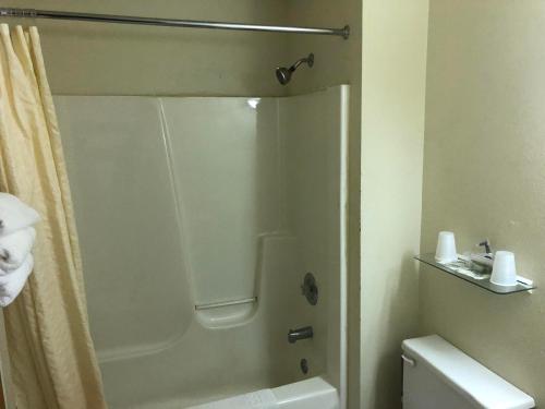 Exxon Quik Stop & Motel - image 5