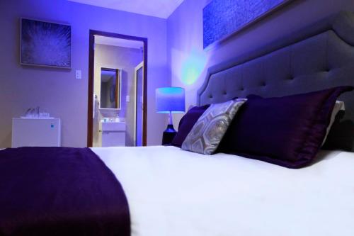 Standard Double Room image 6