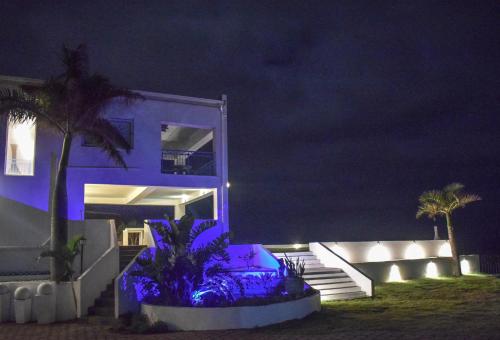 Exterior view, Santorini Guesthouse in Amanzimtoti