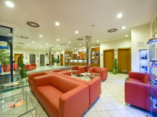 Ramada Airport Hotel Prague