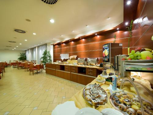 Ramada Airport Hotel Prague