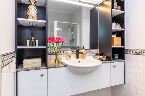 *Vibrant Viaduct Harbour Apartment with Balcony & Best Location* Auckland, Auckland (zdjęcie 3)