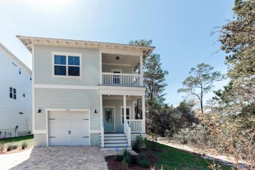 Prime Locale With Pool & Dock Access Near Beach Home - image 2