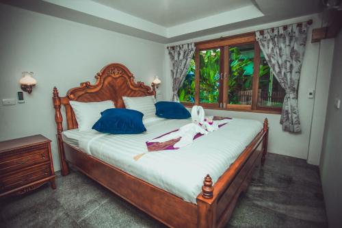 room detail thumbnail 1