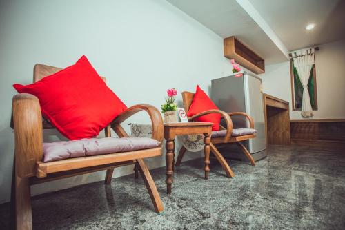 room detail thumbnail 2