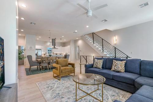 B&B New Orleans - Modern 4BR Townhouse in Bienville Villas - Bed and Breakfast New Orleans