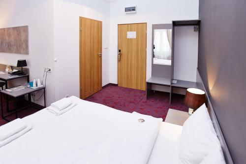 1 double bed, 1 sofa bed