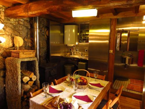 Restored, rustic and rural mini cottage in typical Portuguese village - Viseu